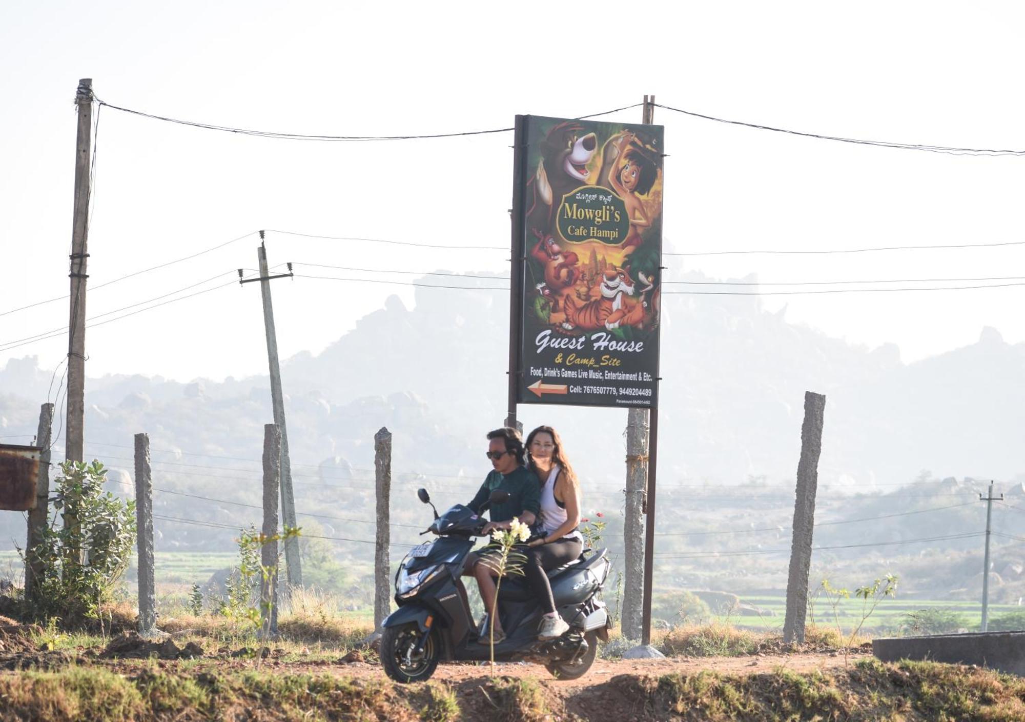 Mowgli'S Cafe Hampi & Guest House Exterior foto