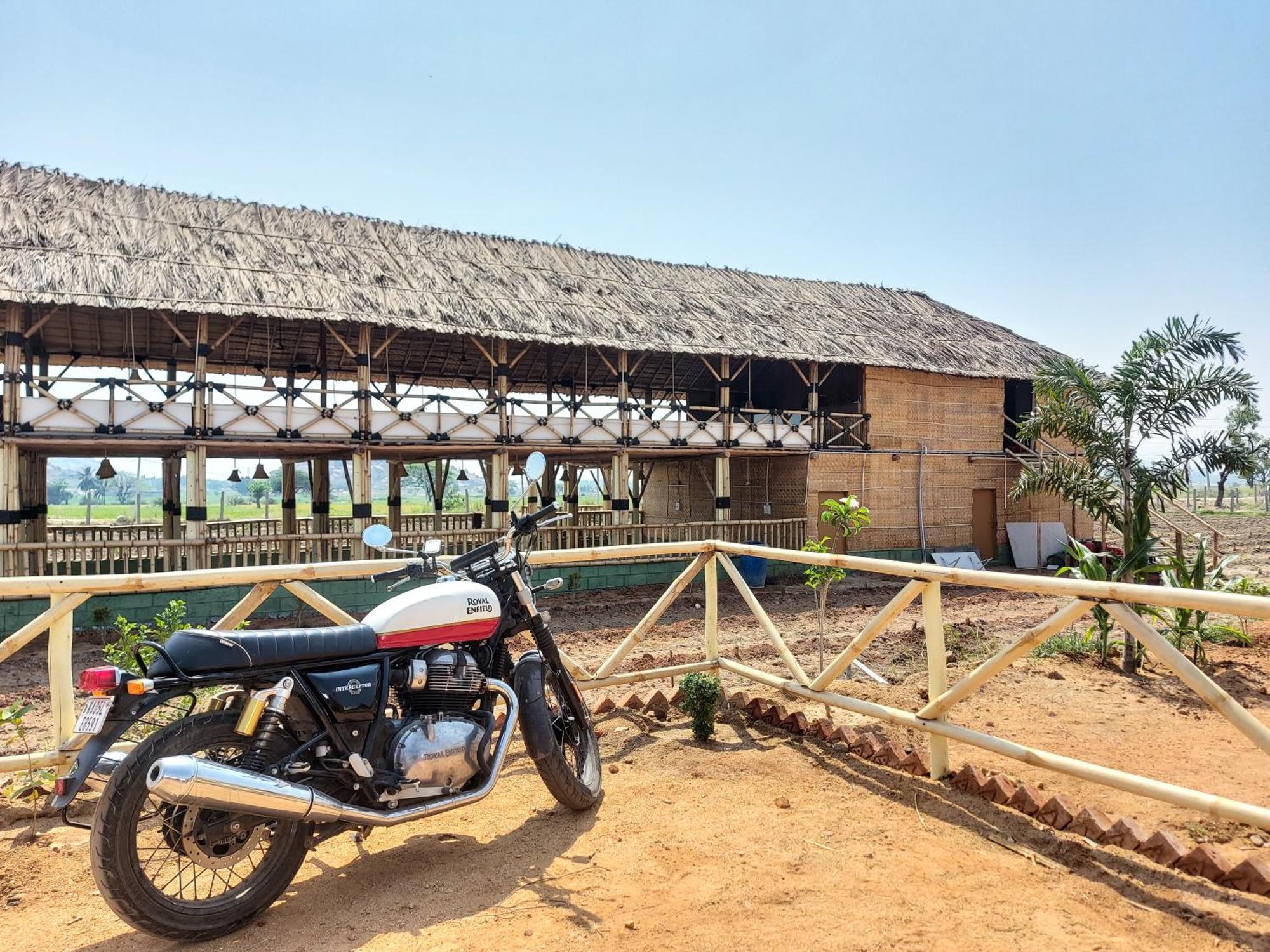 Mowgli'S Cafe Hampi & Guest House Exterior foto