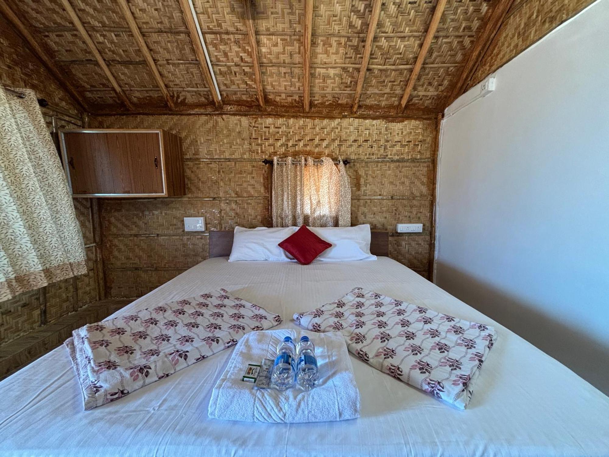 Mowgli'S Cafe Hampi & Guest House Exterior foto