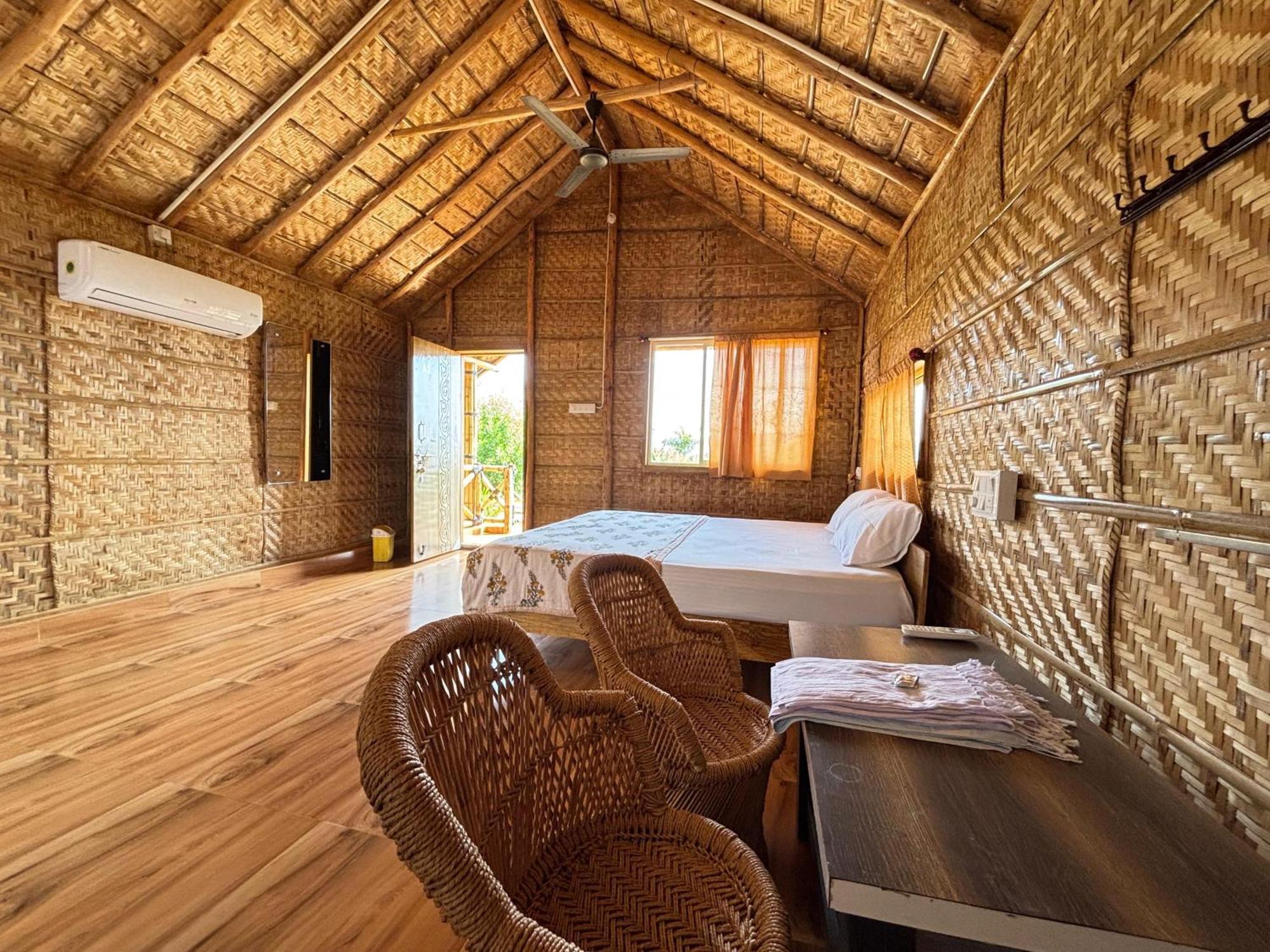 Mowgli'S Cafe Hampi & Guest House Exterior foto